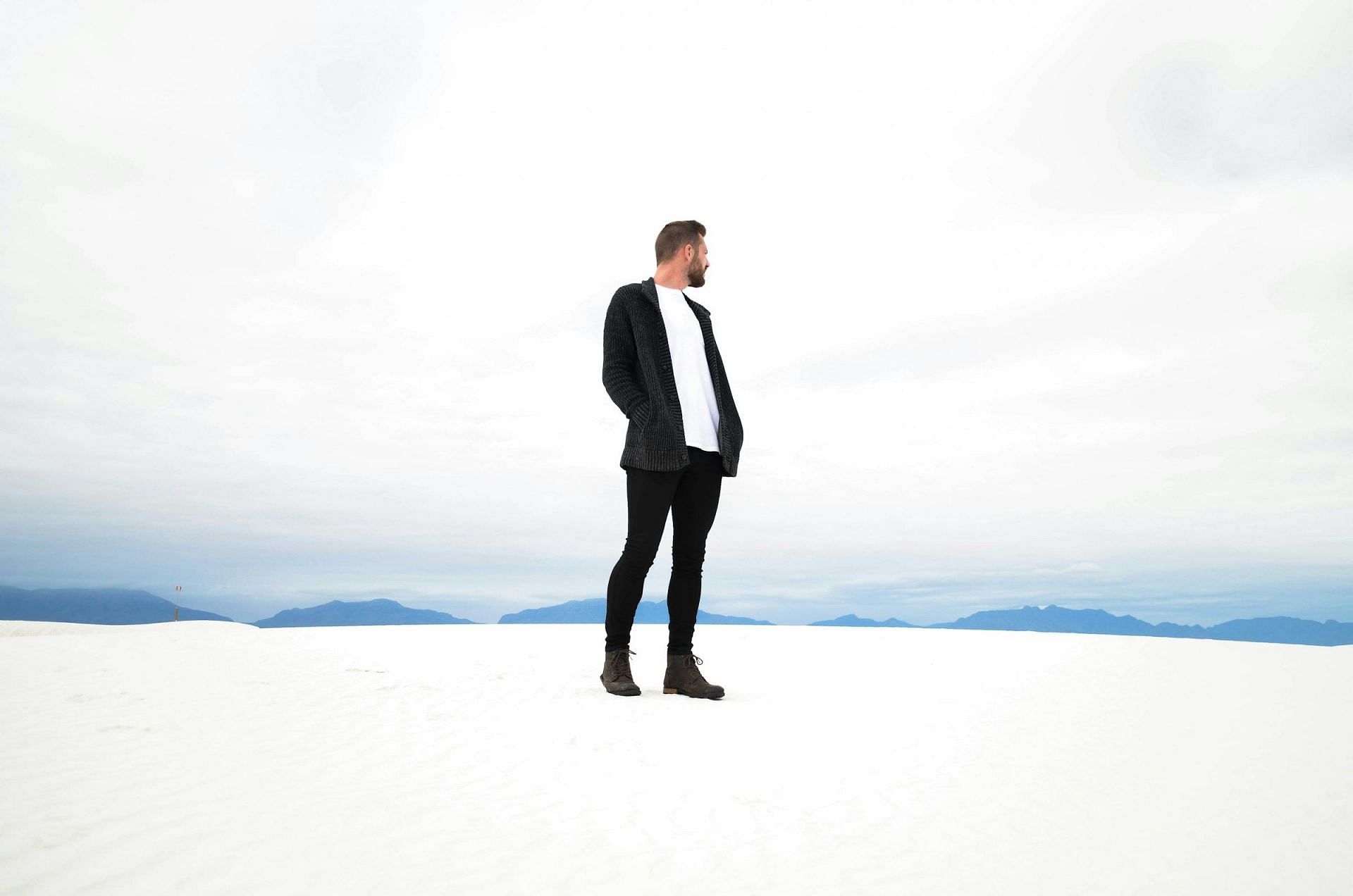 Does standing Burn Calories? (Image via Unsplash/Cullen Jones)